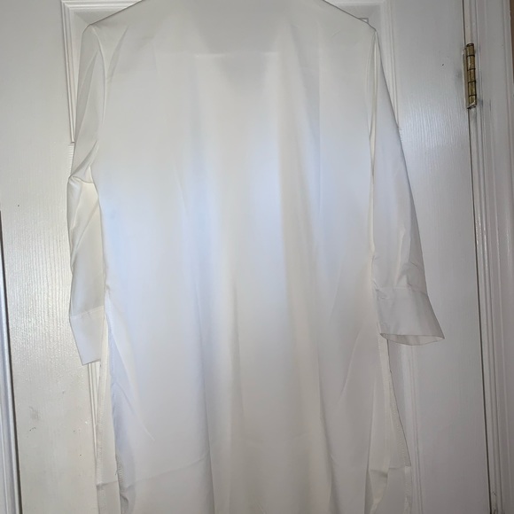 Classic White button 😎 - Picture 9 of 9